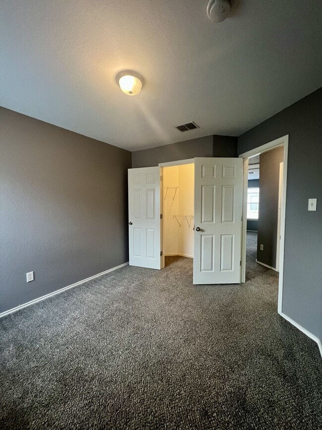 Building Photo - 9411 Rainbow Creek