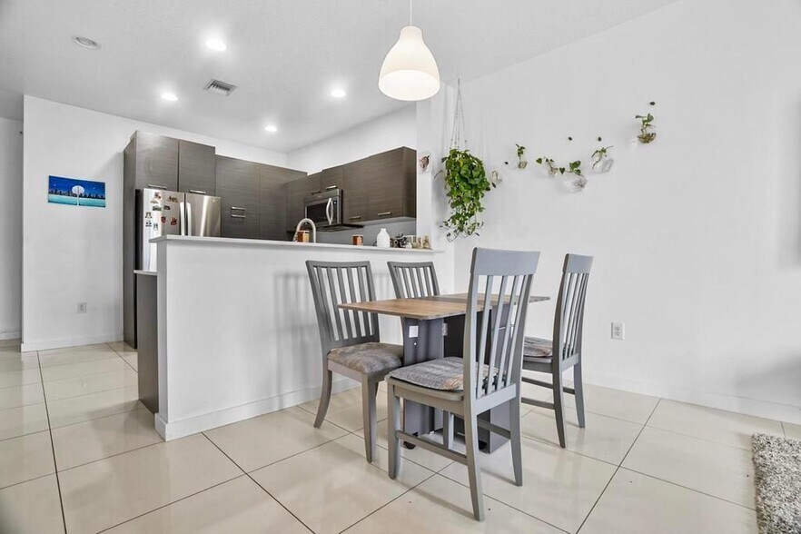 Building Photo - 3429 NW 13th St