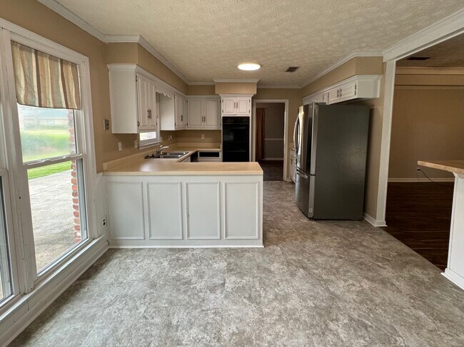 Building Photo - 107 Ledyard Dr