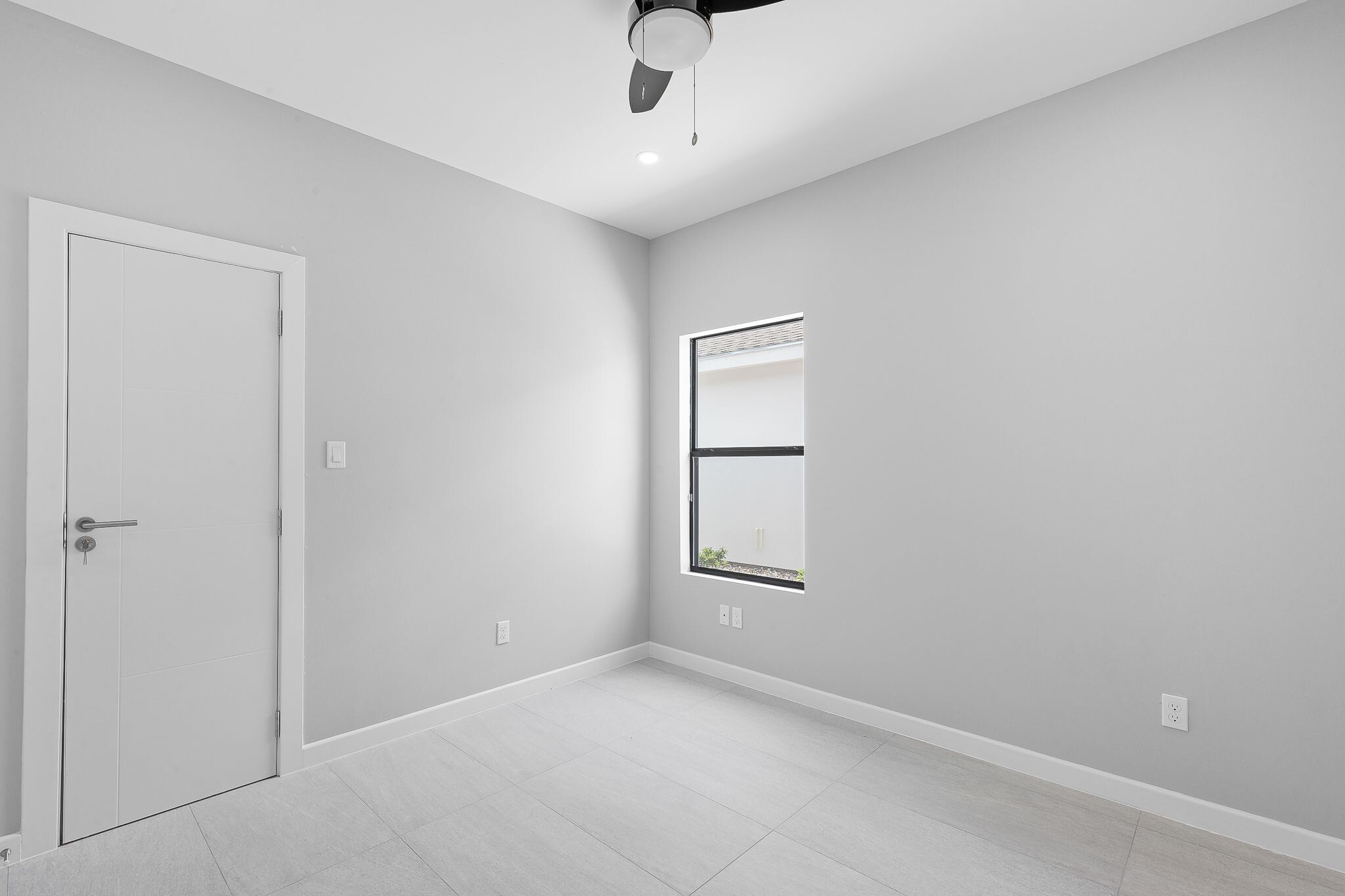 Building Photo - 2020 Summerland Ln