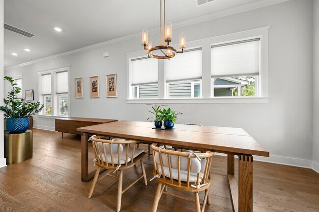 Building Photo - 2506 Lola Ave