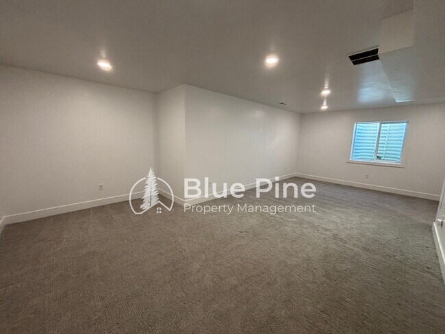 Building Photo - 4403 E Hatch Holw Ln