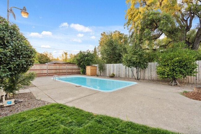 Building Photo - Classicly Charming Remodeled Garden Tract ...