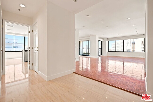 Building Photo - 10724 Wilshire Blvd