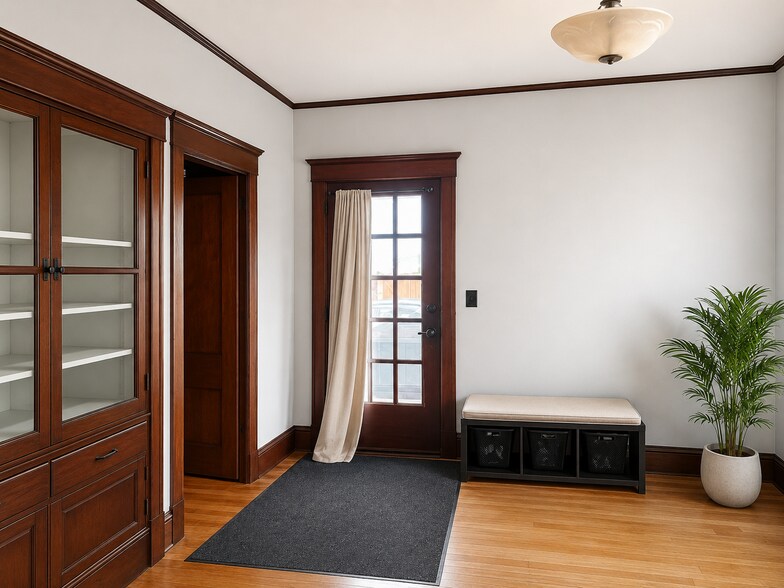 Building Photo - 67 Thorndike St