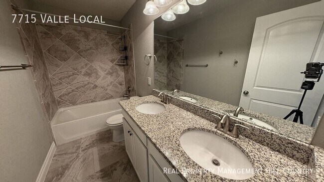 Building Photo - 7715 Valle Local