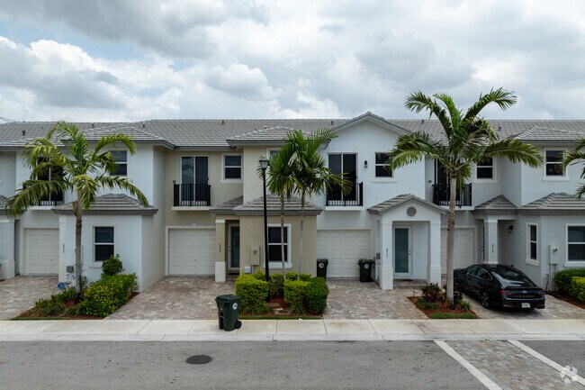 5150 W Hillsboro Blvd - Long Pines Townhomes
