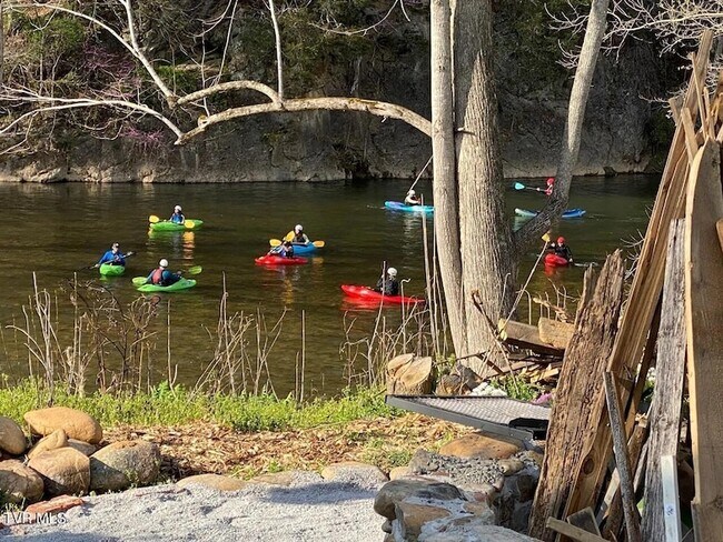 Building Photo - 21570 Alvarado Rd