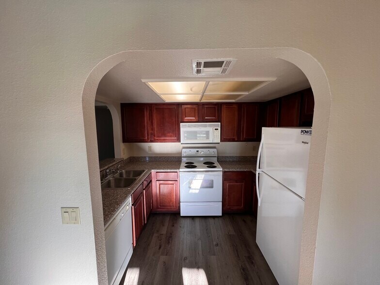 Building Photo - 3011 Sunfish Dr