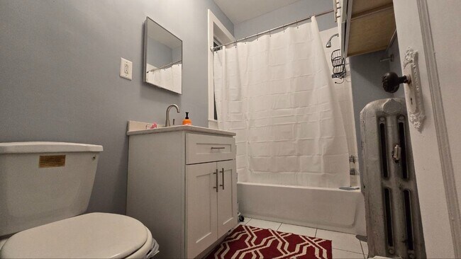 Building Photo - Stylish 2BR/1BA – 800 Sq Ft | All Utilitie...