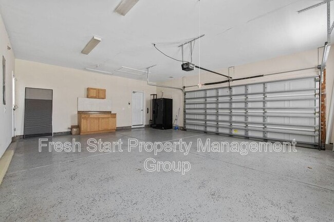 Building Photo - 414 Carriage Lake Dr