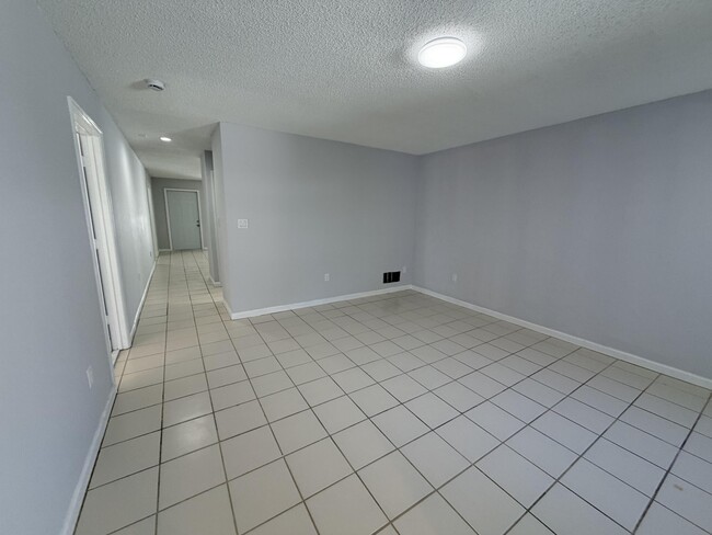 Building Photo - 182 Sparrow Dr