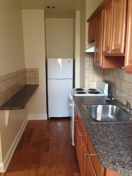 Building Photo - 266 Shelmire St