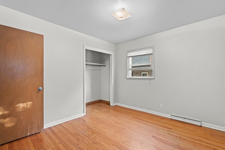 Building Photo - 3216 N Downer Ave