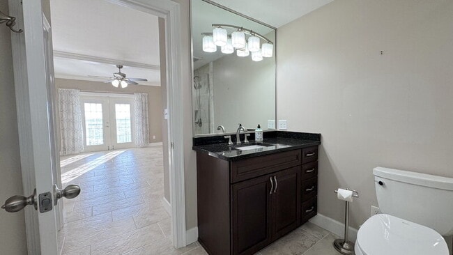 Building Photo - 404 S Beach St