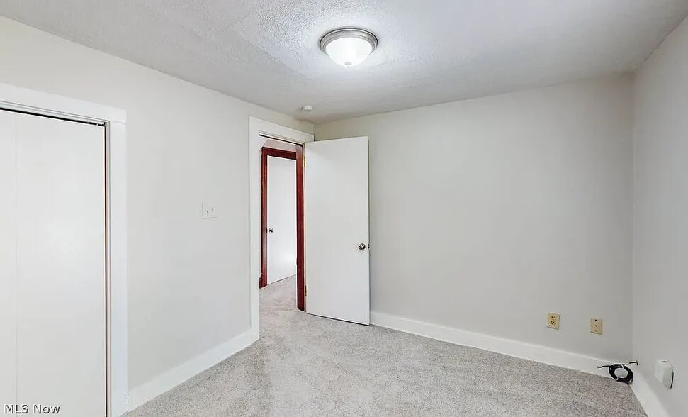 Building Photo - 411 Lindenwood Ave