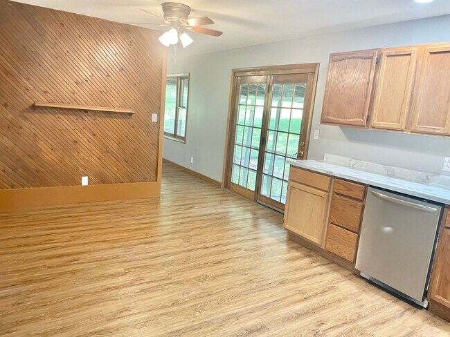 Building Photo - 2404 US-20