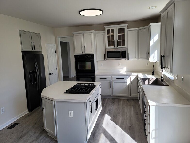 Building Photo - 1808 Whispering Meadow Ct