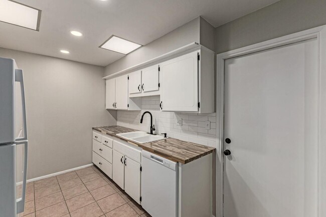 Building Photo - 13066 N 100th Dr