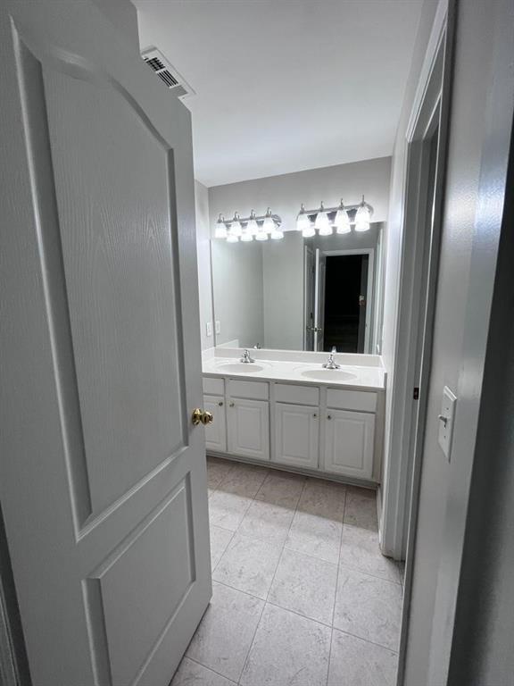 Building Photo - 1712 Hillside Bend Crossing