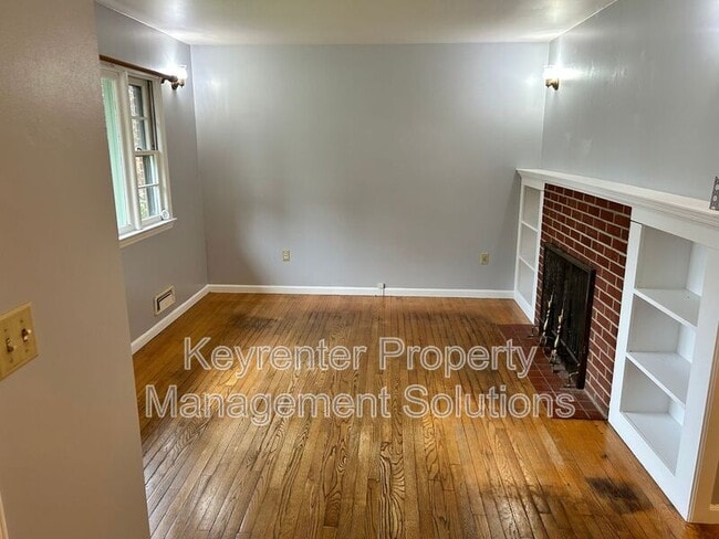 Building Photo - 2212 Third St.