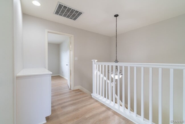 Building Photo - $3700 | 3br/2.5ba Townhome in Fairway's Edge
