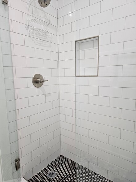 bathroom 1 - 1621 9th Ave N