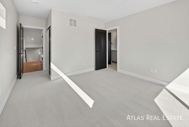 Building Photo - 830 Cherry St