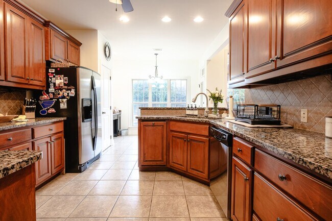 Building Photo - 154 Solamere Ln