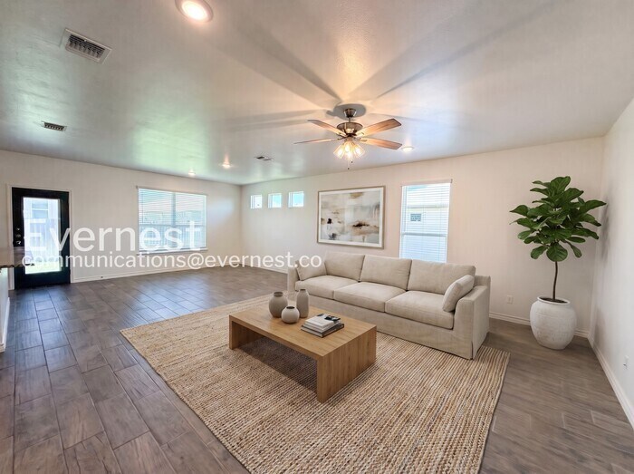 Building Photo - 726 Freedom Cir