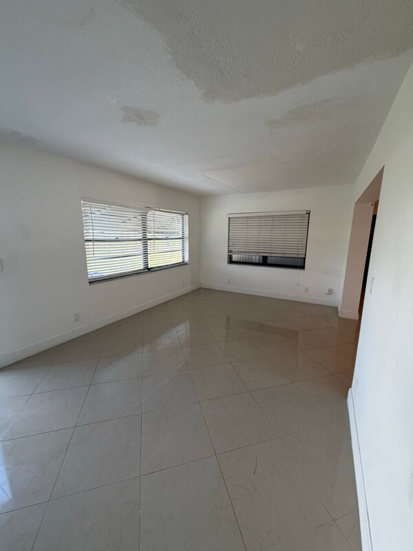 Building Photo - 19336 Carolina Cir