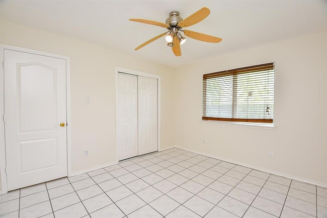 Building Photo - 12335 Shadowvista Dr