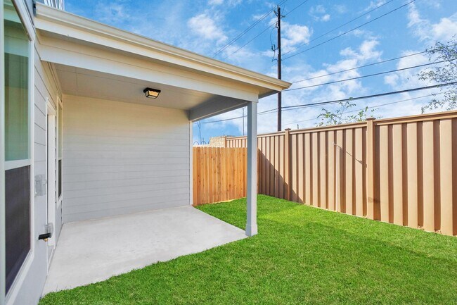 Building Photo - 10320 Marston Vineyard Dr