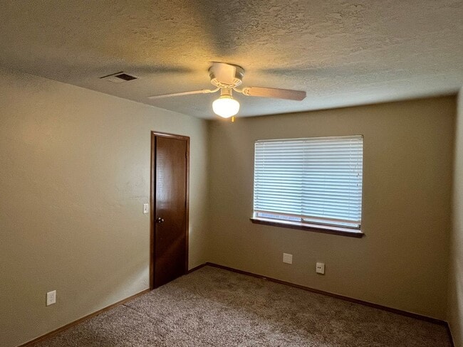 Building Photo - Great 3 Bed 2 Bath In Edmond