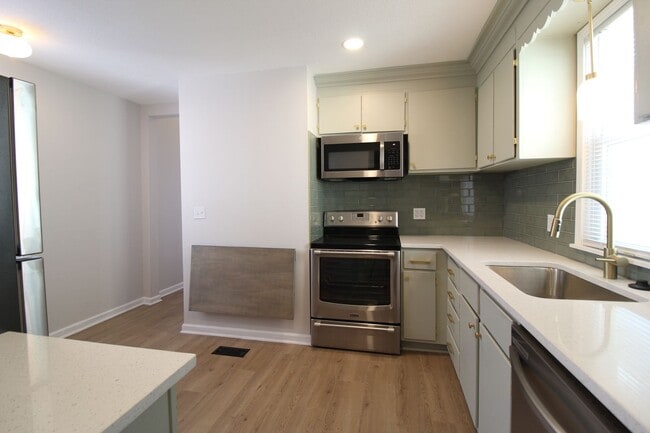 Building Photo - 2 Bedroom 1.5 Bath Home In Strawberry Hill