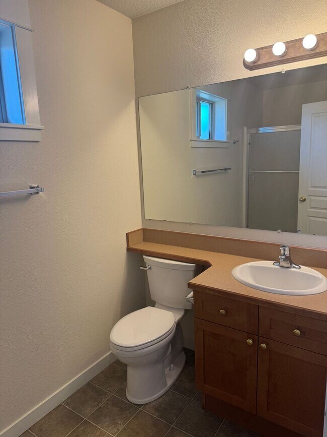 Building Photo - 437 NE Irving Ave