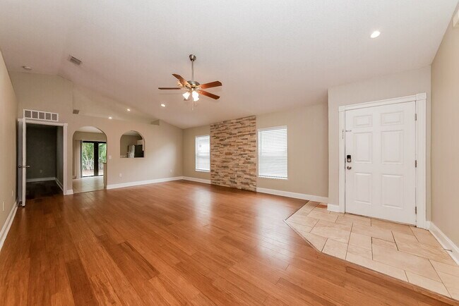 Building Photo - 1018 Brenton Leaf Dr