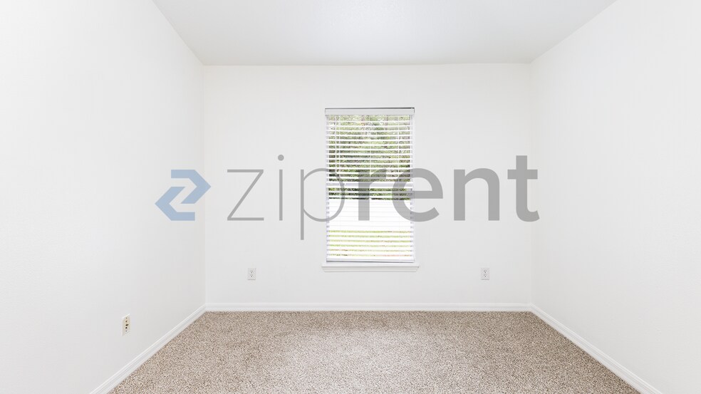 Building Photo - Unit