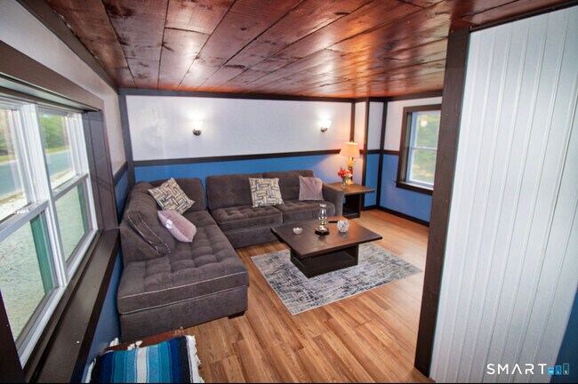 Building Photo - 15 Lower Rd