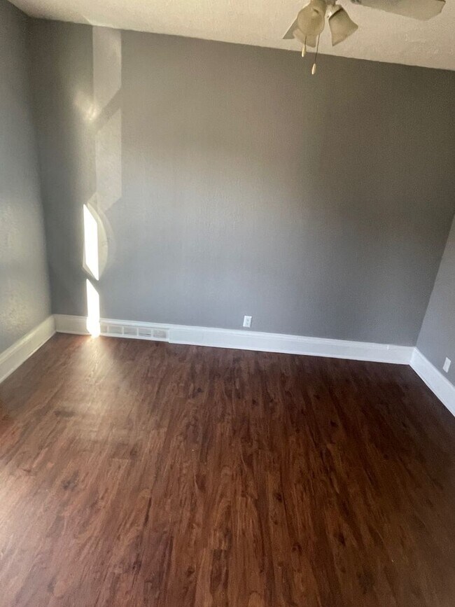 Building Photo - 3483 W 63rd St