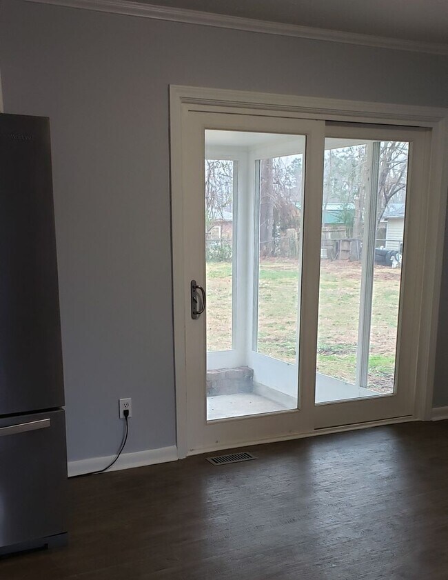 Building Photo - Home for Rent!