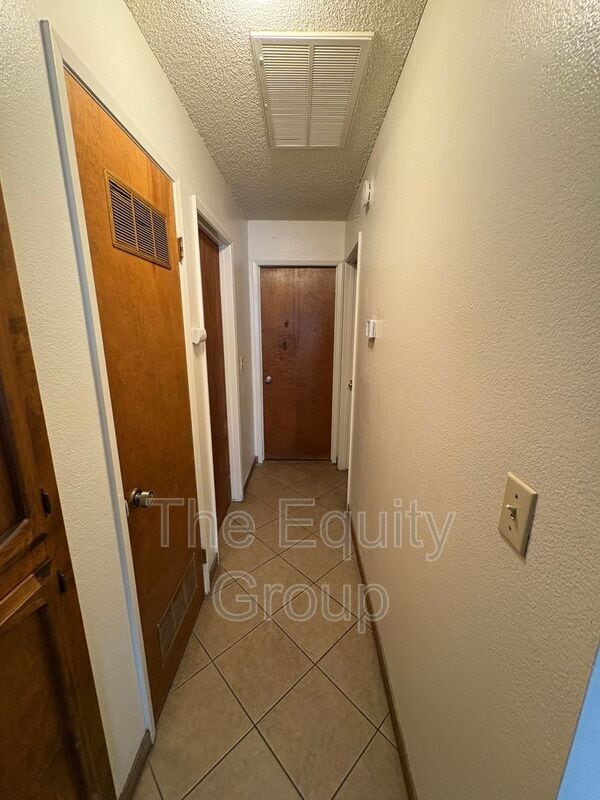 Building Photo - 1748 E Laura Ave