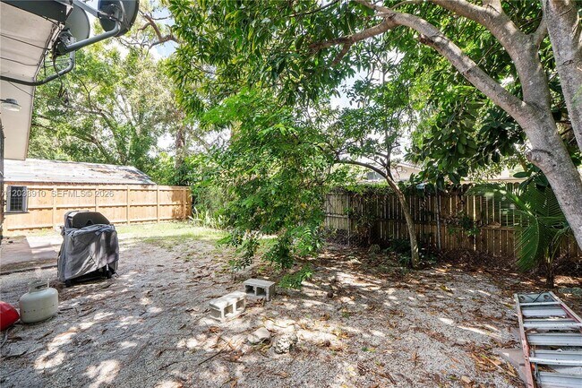 Building Photo - 1821 SW 11th Ct