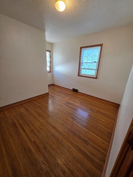 Building Photo - 1404 5th St