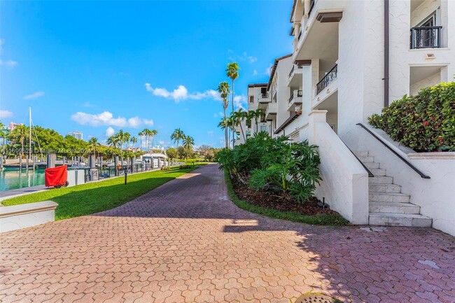 Building Photo - 2511 Fisher Island Dr