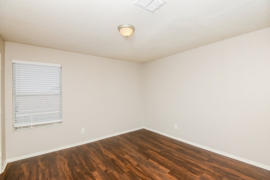 Building Photo - 3115 Teodoro Dr
