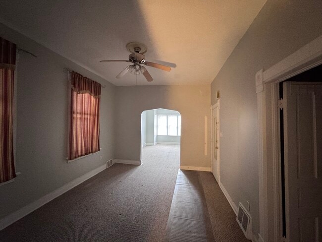 Building Photo - 2454 W Diversey Ave