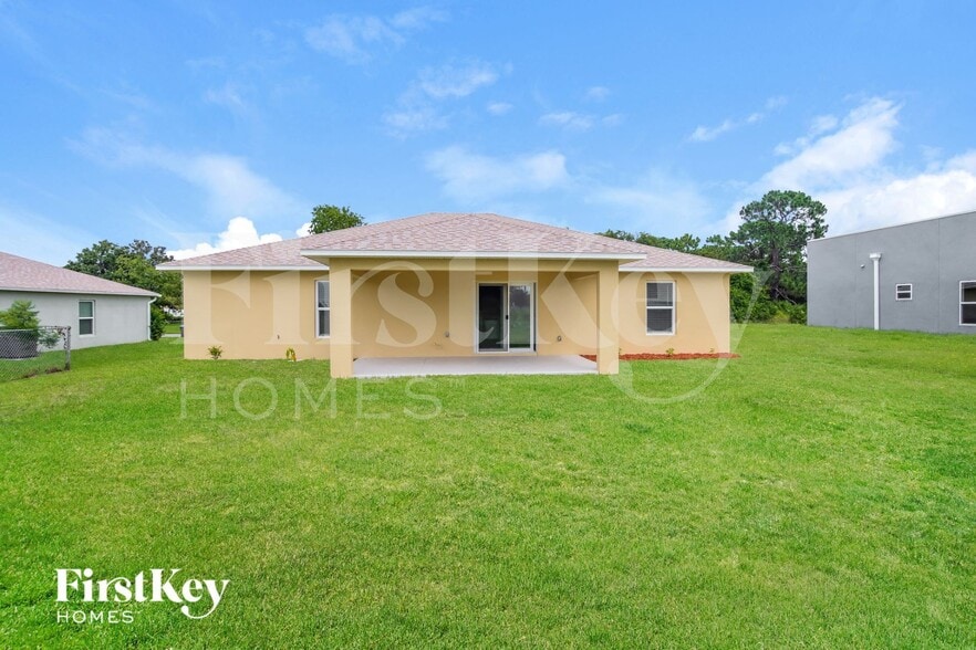 Building Photo - 918 Armstrong Rd SE