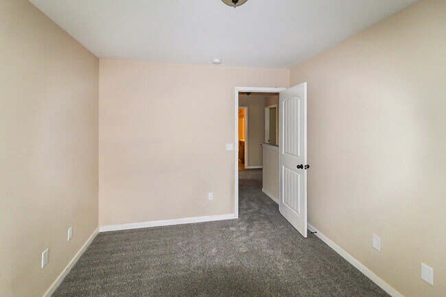 Building Photo - Two-Story Home in Locust Grove, GA