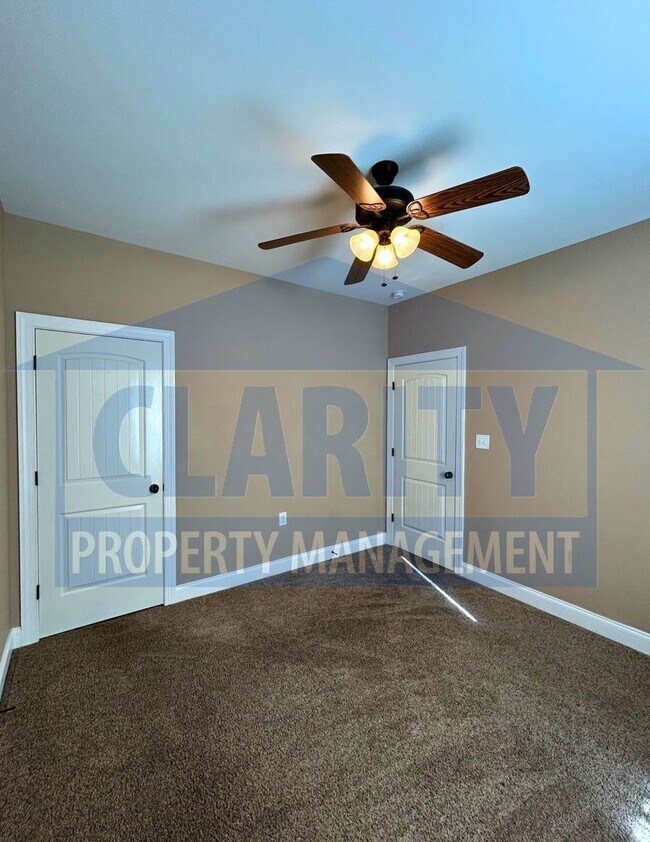 Building Photo - Single-level two bedroom townhome!